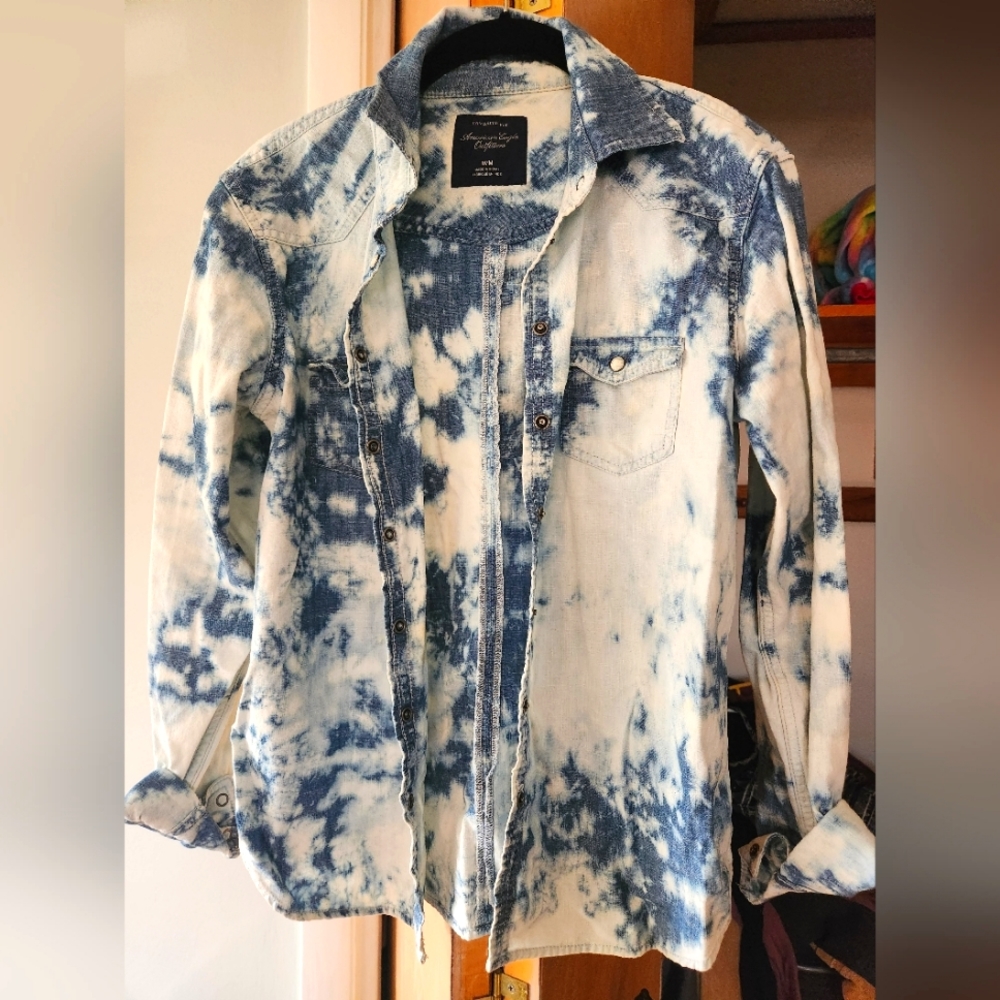 Acid wash denim collared american eagle shirt - M